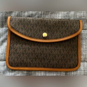 NEW Michael Kors Purse with snap closure - authentic